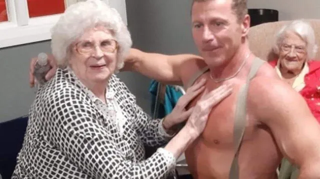 La anciana afirmó que stripper le hizo sentir joven otra vez