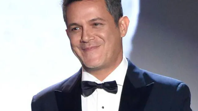 Alejandro Sanz grabó como todo padre orgulloso el logro de su hijo