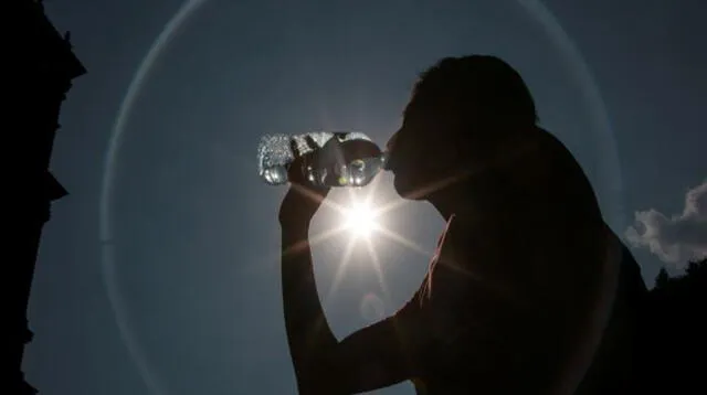 Mantenerse hidratado en esta temporada de calor es fundamental. 