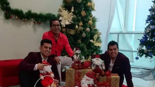 Don Víctor con sus hijos "Vitucho" y Donald, heredos de la tradición musical
