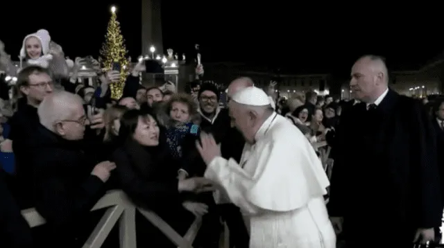 Papa Francisco tuvo este incidente en la plaza de San Pedro del Vaticano.