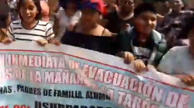 SMP: Cambiar horario a alumnos de secundaria y padres exigen a la UGEL 02 el terreno comunitario [VIDEO]