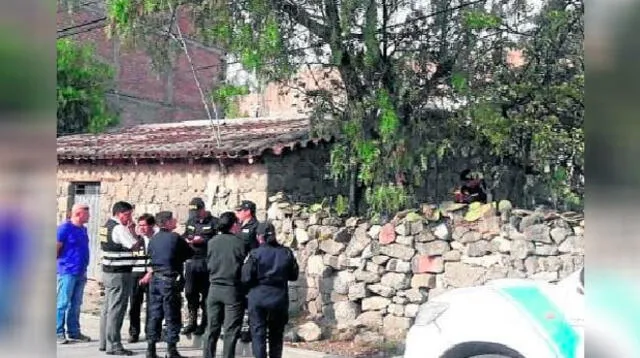 Autoridades llegaron a la vivienda donde murieron padre e hija