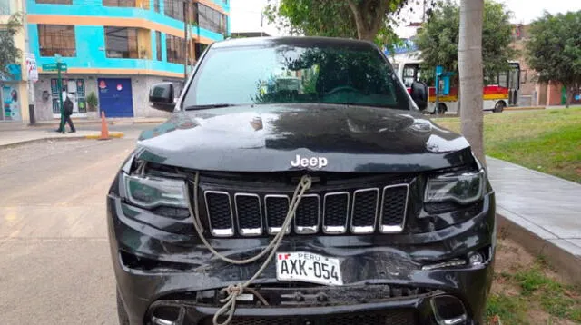 Vehículo de jugador quedó muy dañado