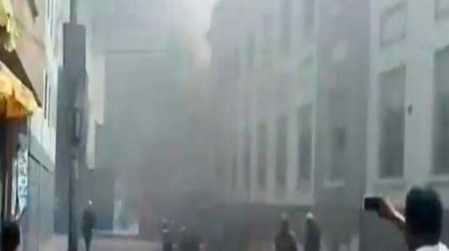 Vehículo se incendia frente a Insituto Materno Perninatal