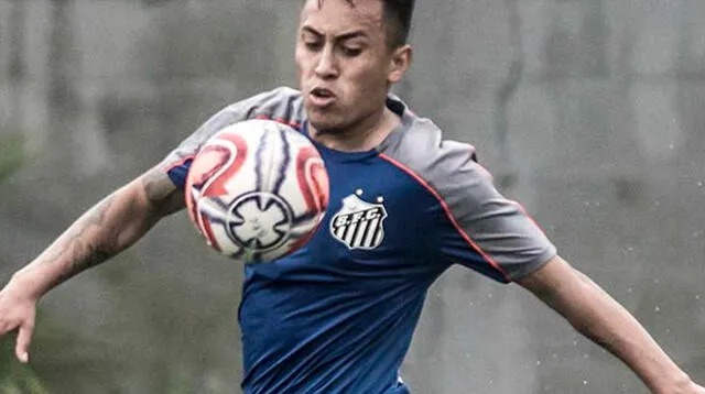 Club argentino hizo propuesta a Santos por el volante, Christian Cueva