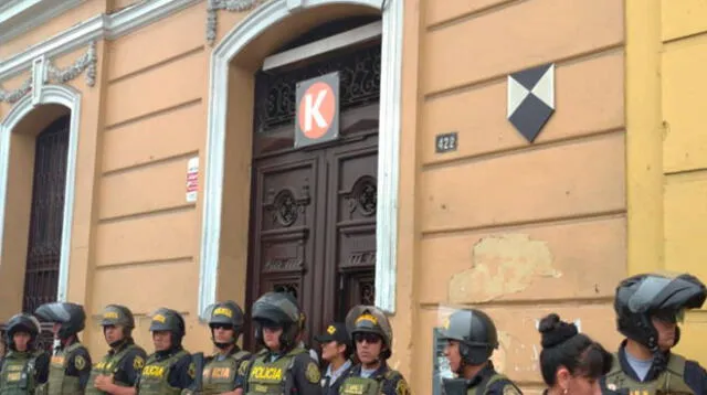 Policía custodia el local de Fuerza Popular