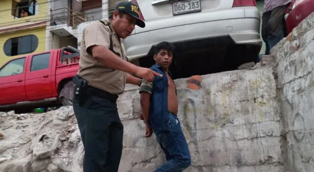 Serenos capturan a avezado ladrón que se escondió en una casa [FOTOS Y VIDEOS]