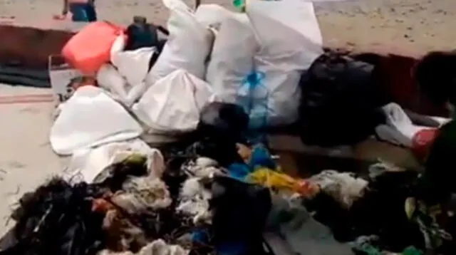 Cúmulos de basura y plástico en playa Huanchaco