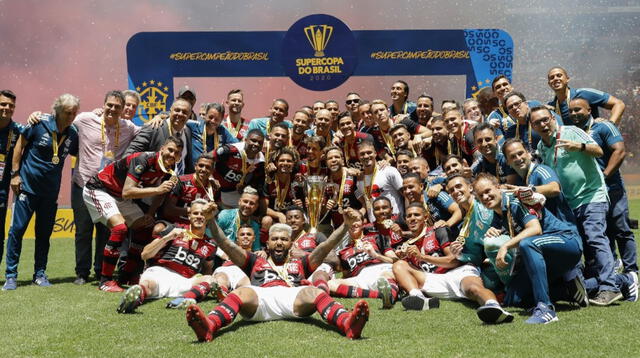 El festejo  efusivo de la plantilla del Flamengo tras alcanzar título