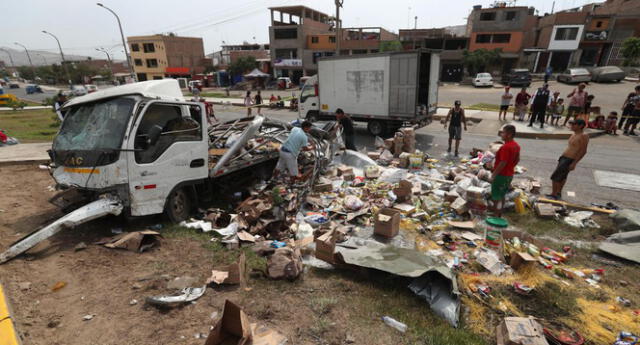 Camión trasladaba productos de primera necesidad. Foto: El Comercio.