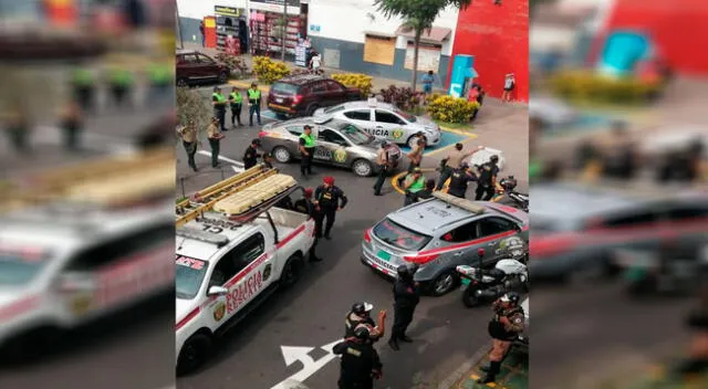 PNP en exteriores de Plaza Norte