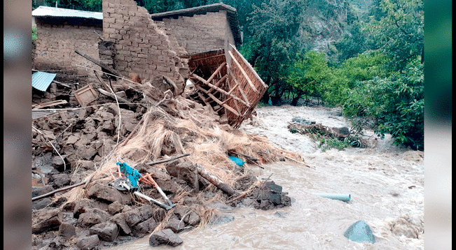 El aluvión inició en la cuenca del río Salkantay a las 4:30 pm aproximadamente este útlimo domingo y las autoridades estiman que unas 2500 personas habrían quedado damnificados.