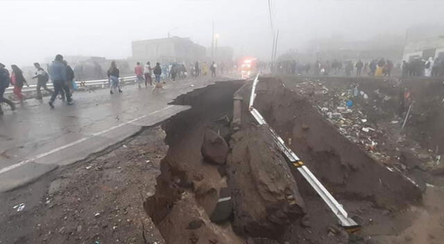 Al menos 40 metros de vía se desprendieron en el sector de Ciudad Municipal, en Arequipa