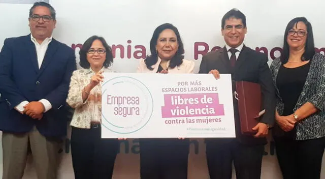 Ministra Gloria Montenegro en evento sobre lucha contra la violencia.