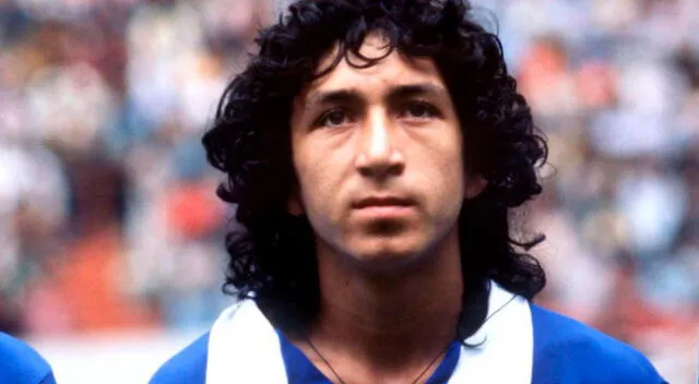 Allá por los años 80, existió un jugador de esos que no se encuentran fácilmente, uno de los que enamoró el balón de tal manera que solo podía hacer maravillas en sus pies.