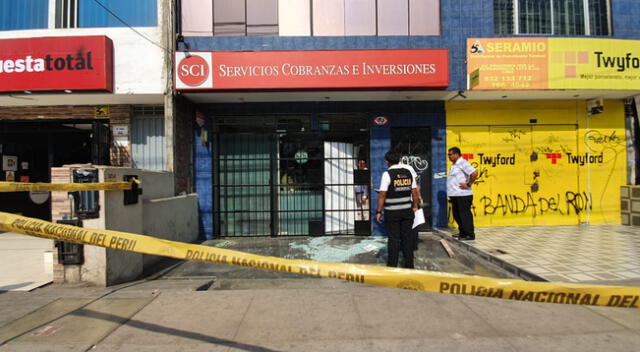 Habrían sido  4 los delincuentes que intentaron entrar al local.