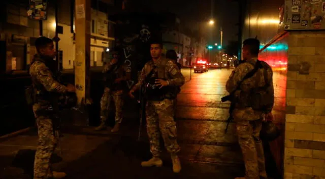 Fuerzas Armadas recorren las calles del país con el fin de evitar que se propaga más el coronavirus. Foto Aldair Mejía