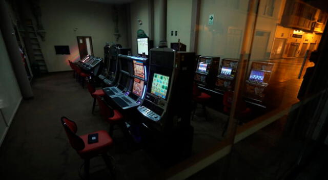 Los casinos se mantienen totalmente vacíos. Foto Aldair Mejía