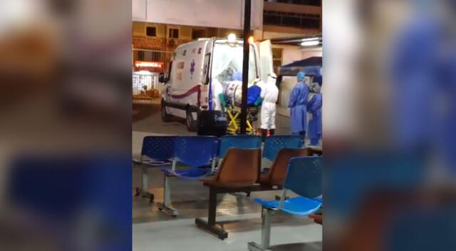 Video publicado en las redes sociales, muestra el preciso instante cuando un infectado por el COVID-19 es trasladado desde el hospital de Canto Grande por enfermeros del SAMU.