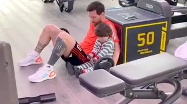Lionel Mesi  realiza sus trabajos físicos junto a su hijo Ciro.