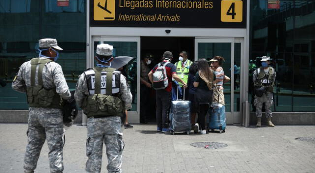 Desde aquí le aconsejaron a los usuarios a no acudir al aeropuerto pues permanecerá cerrado al público en general.