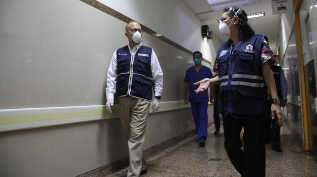 Ministro de Salud, Víctor Zamora, revisó las condiciones de salubridad del personal médico a cargo de los pacientes por el Covid-19.