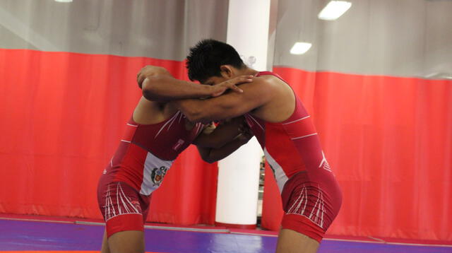 Auccapiña es uno de los luchadores que marca su regreso al Perú.