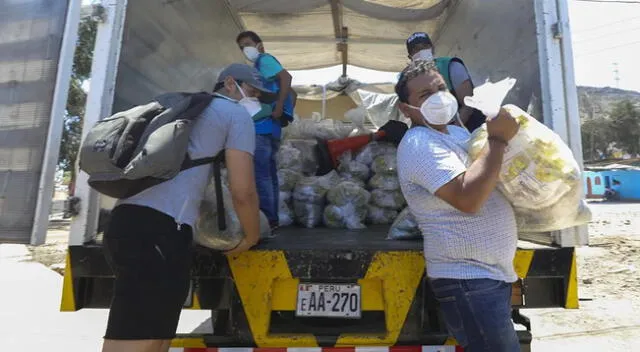 Alcalde hace peculiar advertencia antes de entregar donaciones. Foto referencial.