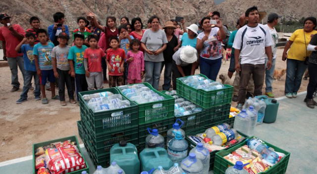 Alcalde hace peculiar advertencia antes de entregar donaciones. Foto referencial.