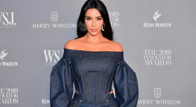 Kim Kardashian apoya a familias afectadas por el coronavirus.