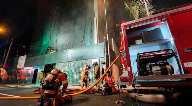 Un fuerte incendio se registró en el distrito de San Isidro