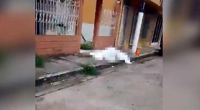 Cadáver permanece por horas en la calle de Guayaquil