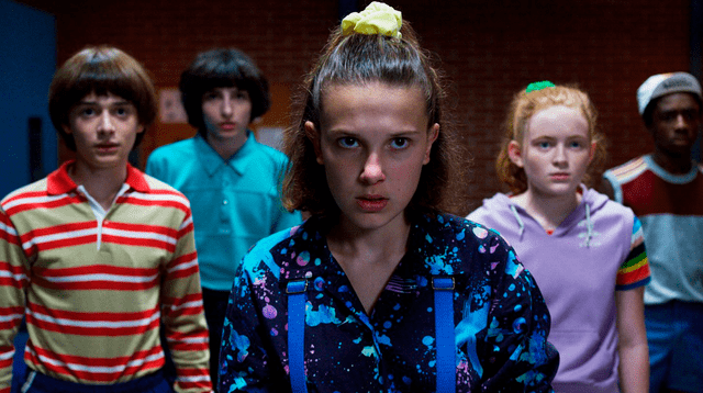 Actores de doblaje de Stranger Things lanzan campaña para quedarse en casa.