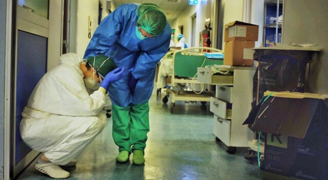 Los trabajadores de salud han optado por ocultar sus uniformes e identificaciones para no ser víctimas de maltrato.