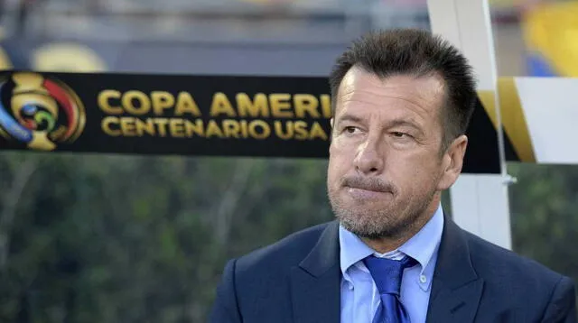 Dunga realiza labor social.