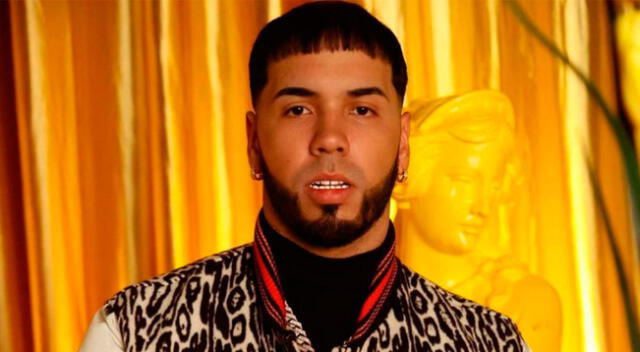 Anuel AA recuerda el día que entró a prisión.