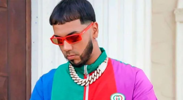 Anuel AA recuerda el día que entró a prisión.