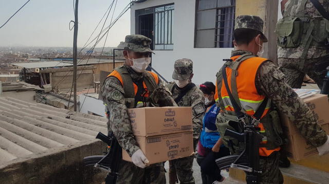 Familias del asentamiento humano  Villa Hermosa de Comas recibieron desayunos gratuitos.