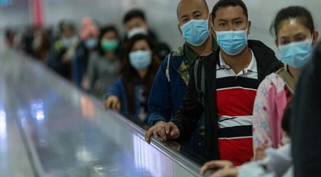 Luego de revisar si eres beneficiario, acércate al banco con mascarilla.