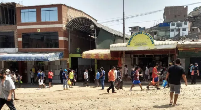 Mercado de Collique en Comas.