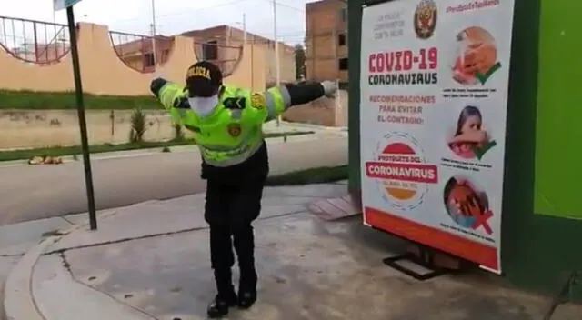 Policía baila en Huancayo, Junín.