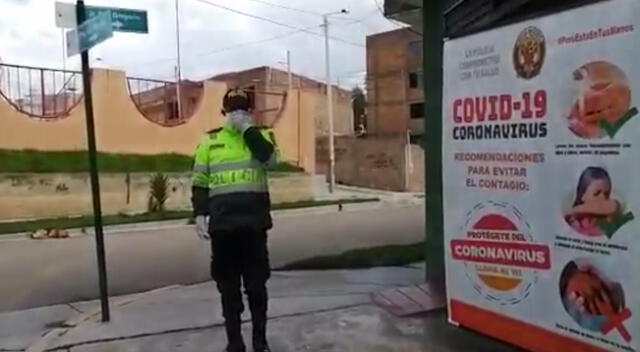 Policía baila en Huancayo, Junín.