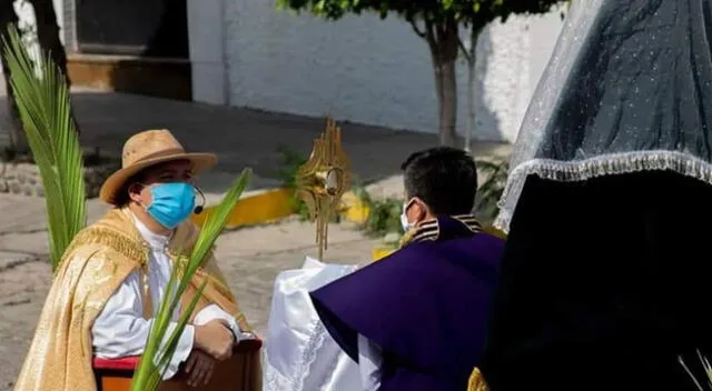 Feligreses en Arequipa.