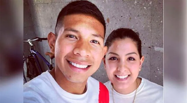 Ana Siucho le realiza divertida broma a Edison Flores.