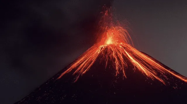 El volcán Krakatoa explosionó en la provincia de Lampung.