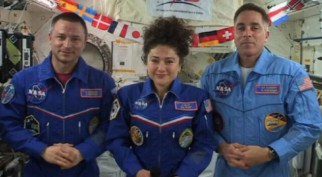 Astronautas regresan el 17 de abril a la Tierra.