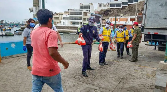 Pescadores varados en Pucusana.