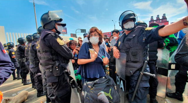 Policías detienen a más de 2 mil personas por día, ya que muchos ciudadanos no acatan el decreto del Ejecutivo.