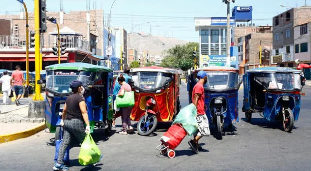 Mototaxis invaden diversos puntos del Perú. Fotos: Felix Contreras.